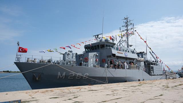 Mayın tarama gemisi TCG Amasra, Kırklareli'nde ziyarete açıldı