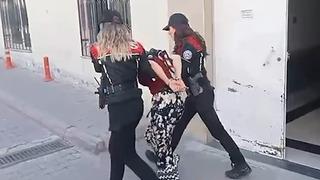 Hırsızlıktan aranan kadınlar yakalandı