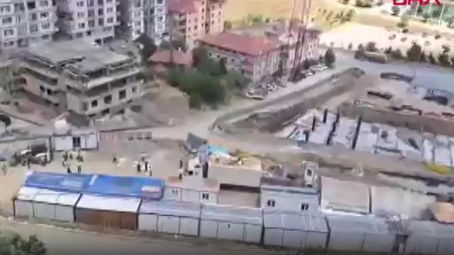 Ankara'da şantiyede vincin kopan kancası işçinin üzerine düştü