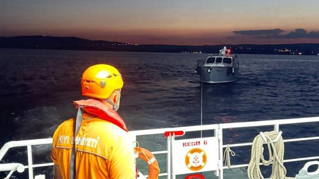 Çanakkale Boğazı’nda sürüklenen teknedeki 6 kişi kurtarıldı
