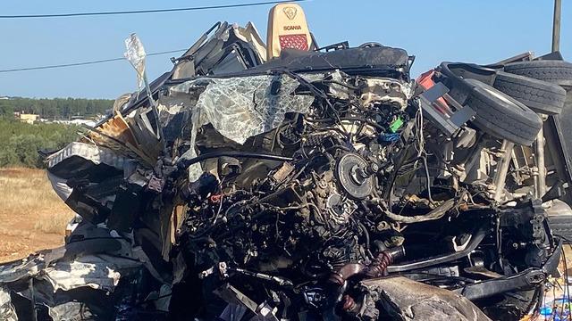 Antalya'da feci kaza! İki tır çarpıştı: 1 ölü, 1 yaralı