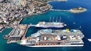 Kuşadası'na 4 kruvaziyerle 6 bin 298 turist geldi
