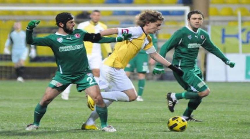 Timsah yarıştan kopmadı!