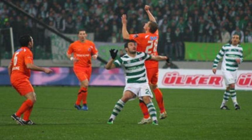 Timsah 'Avcı'ya takıldı!