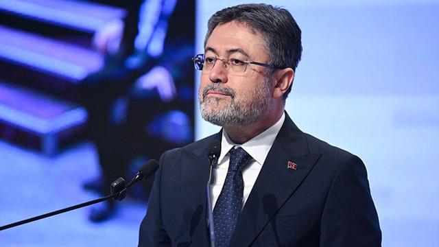 Bakan Yumaklı açıkladı: "İzmir, Manisa ve Hatay'daki yangınlar kısmen kontrol altında"