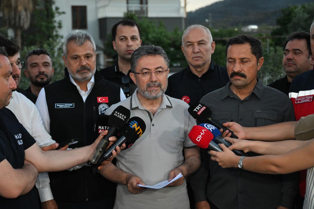 Bakan Yumaklı açıkladı! "İzmir, Manisa ve Hatay daki yangınlar kısmen kontrol altında" 1