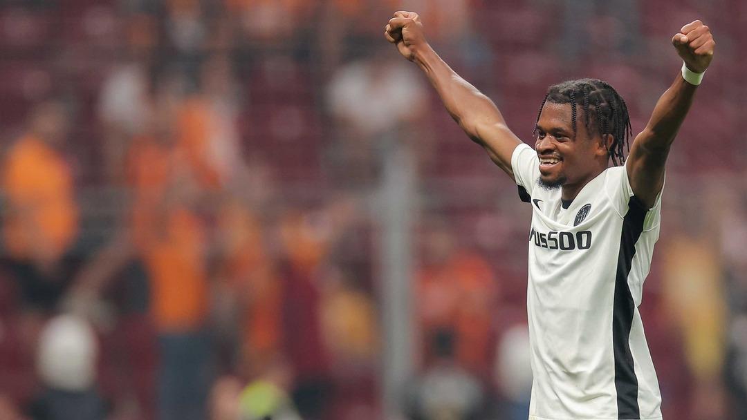 Trabzonspor kanat transferi için gündemine Alan Virginius u aldı! Genç oyuncu Şampiyonlar Ligi nde Galatasaray ı elemişti... 1