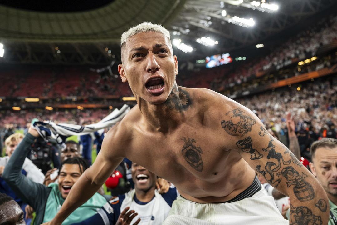 İngilizler yazdı! Galatasaray Tottenham ın yıldız oyuncusu Richarlison ile ilgileniyor... Sambacı yı Okan Buruk çok istiyor 3