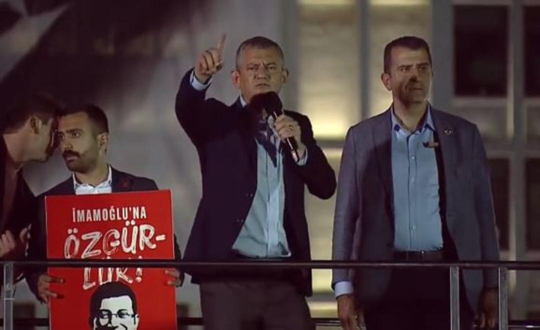 Özgür Özel, CHP nin Saraçhane mitinginde konuştu: "Dünya siyasi tarihinin en büyük imza kampanyasını yapıyoruz, sayı 20 milyonu geçti" 7