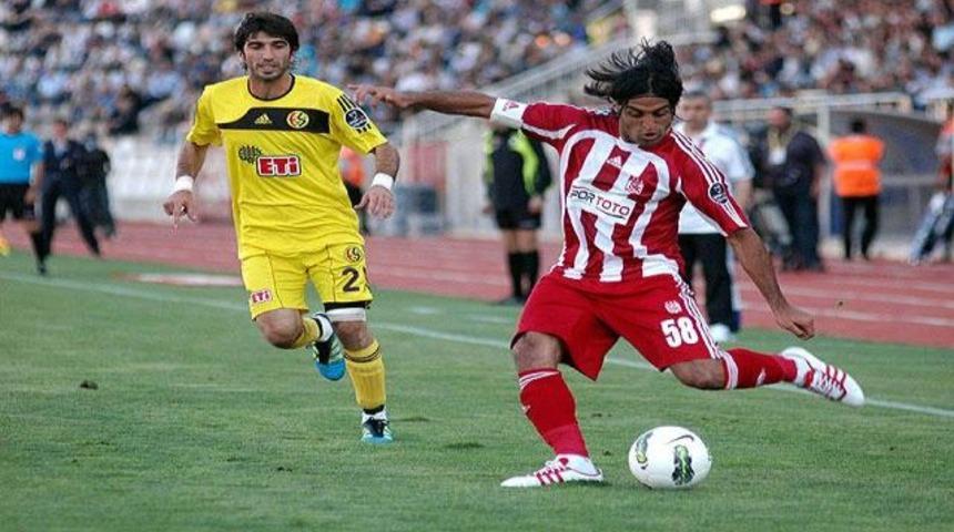 Es-Es Yiğidolar'ı dağıttı...