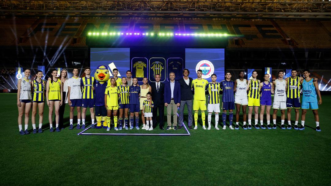Fenerbah&ccedil;e yeni sezon formalarını tanıttı! Adidas ile ger&ccedil;ekleştirilen lansman ve tanıtılan film b&uuml;y&uuml;k yankı uyandırdı...