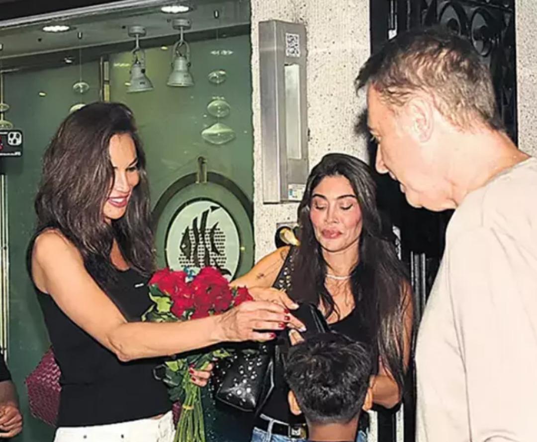 Dedikodular doğru çıktı! Güzide Duran ve Fikret Orman el ele yakalandı... Kaçmak isteyince arkadaşı kızdı 1