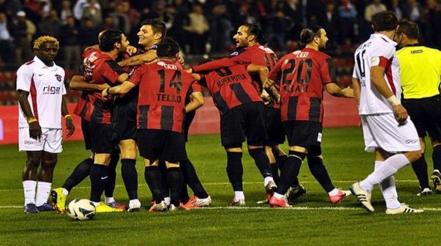 Es-Es coştu bir kere..!