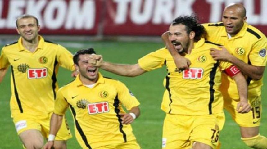 Servet gol attı, sosyal medya yıkıldı!