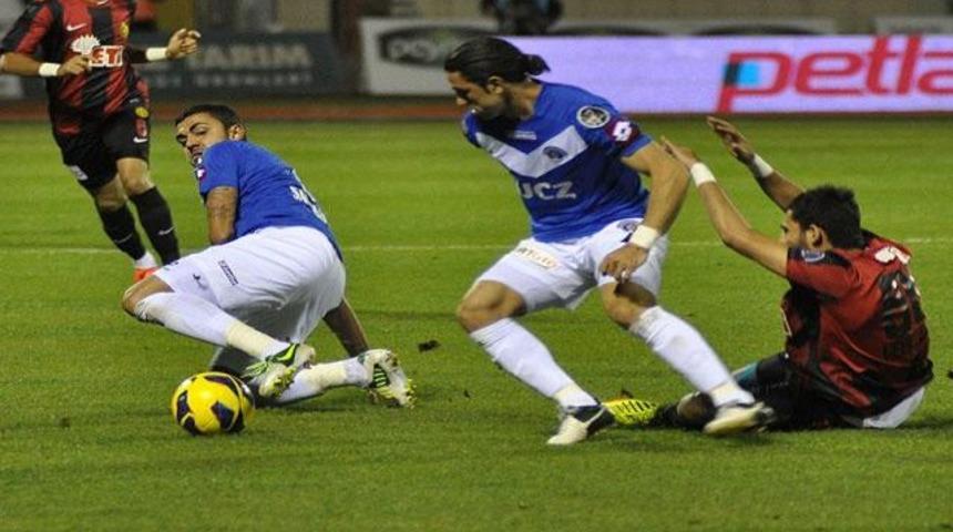 Es Es ka&ccedil;tı, Paşa yakaladı!