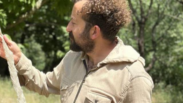 Yer: Hakkari! Yürürken ülkenin en zehirli hayvanının derisini buldu! Hiç bozulmamış...