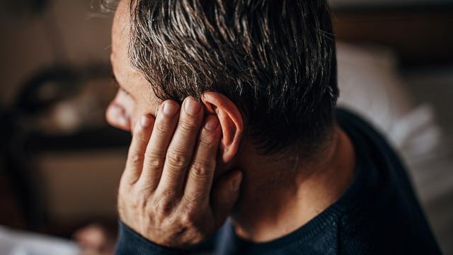 Kulak çubuğu pamuğu kulağımda kaldı, ne yapmalıyım? Kulağa kaçan, kulakta kalan kulak çubuğu pamuğu nasıl çıkartılır?