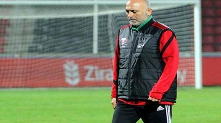 S&uuml;per Lig'de bir istifa daha!