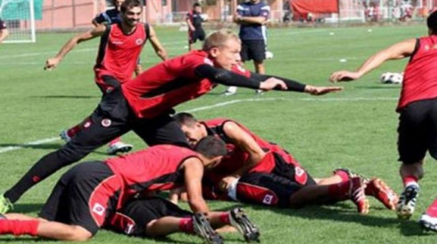 Gen&ccedil;ler hırs k&uuml;p&uuml;!