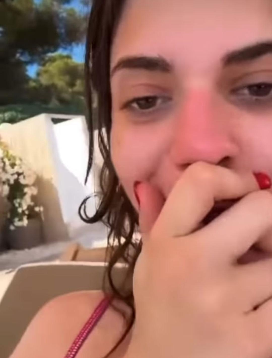Defne Samyeli kızları Derin ve Deren ile Cannes ta tatile çıktı! Plajdaki görüntülerine tepki yağdı 2