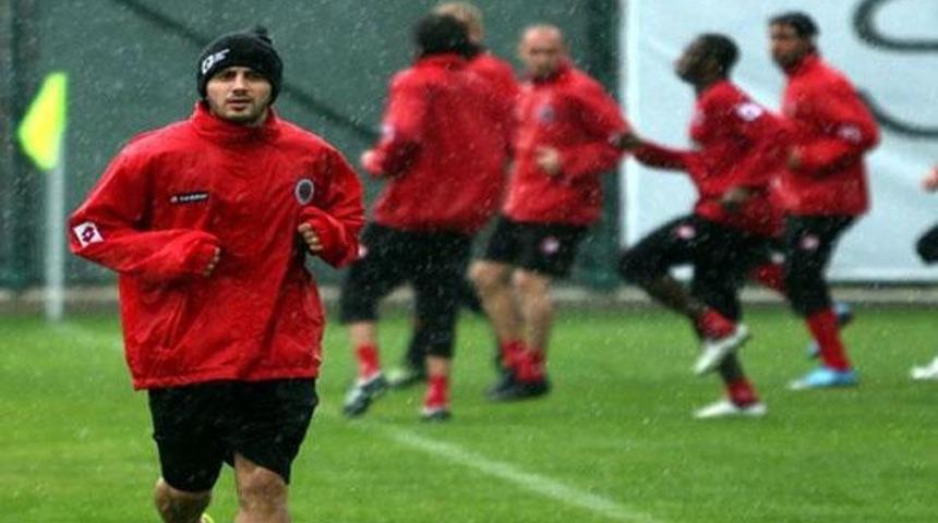 Serkan &Ccedil;alık T&uuml;rkiye'ye gelmedi!