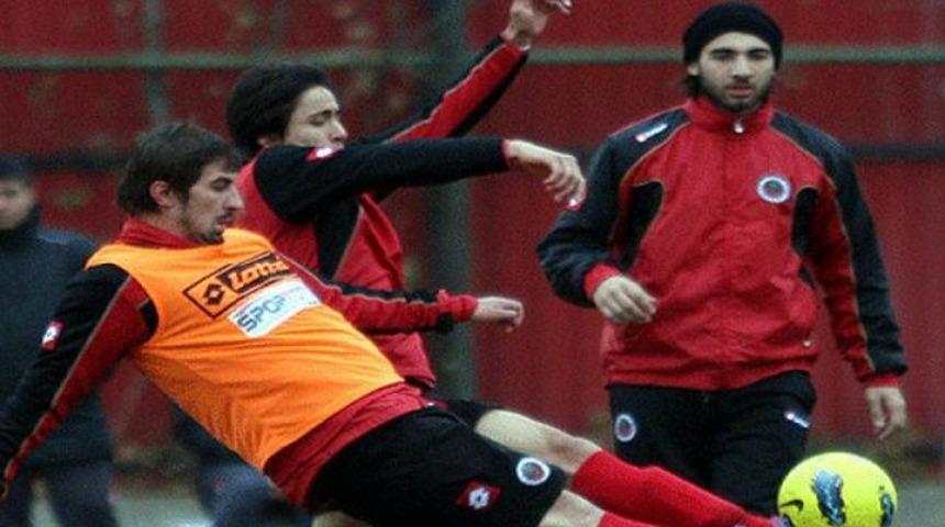 Emre antrenmanı yarıda bıraktı!