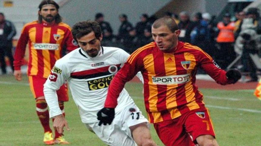 Gen&ccedil;ler 90'da vurdu!