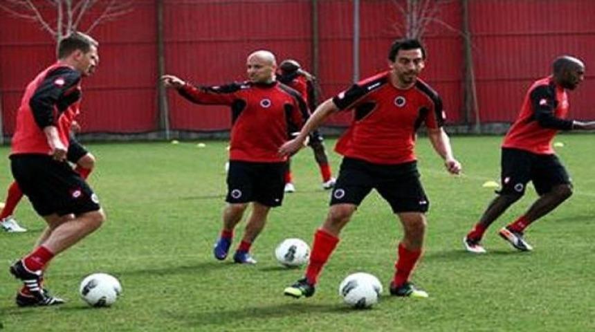 G.Birliği antrenmanında kavga!