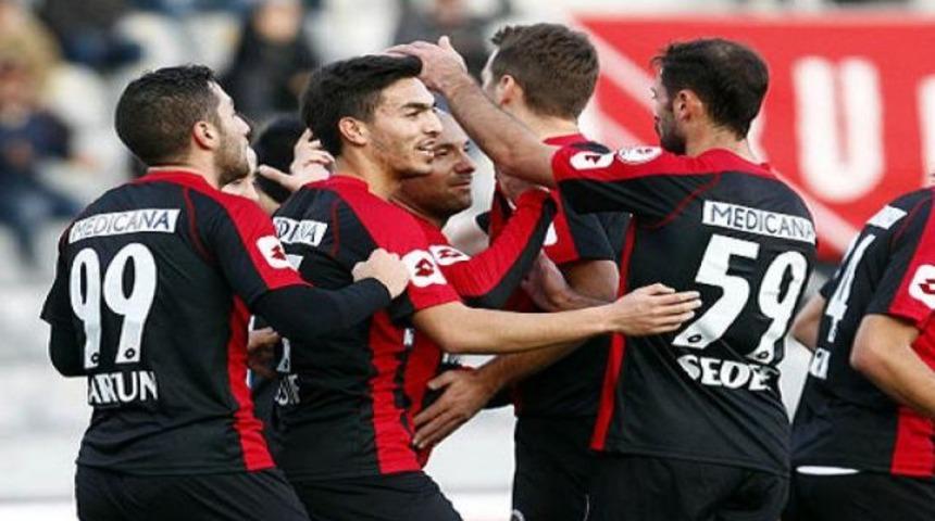 Gen&ccedil;lerbirliği 5 golle 5. tura!