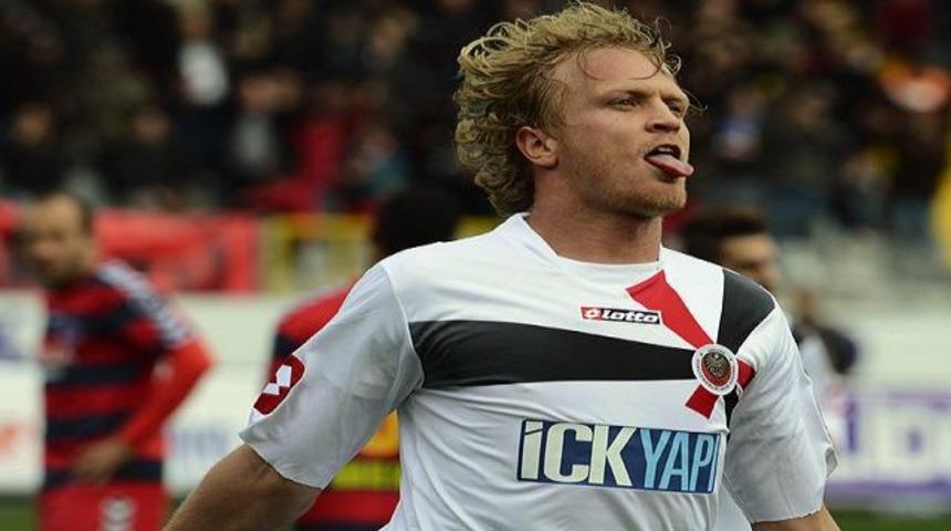 Gen&ccedil;ler evinde kazandı..!