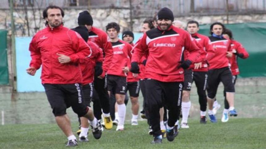 Karab&uuml;k'e Emenike m&uuml;jdesi!