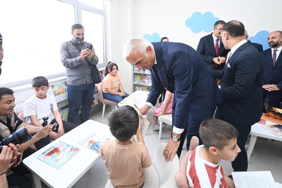 Bakan Ersoy "Terörsüz Türkiye"de Hakkari ye çıkarma yaptı! “Bu coğrafya artık terörle değil yatırımlarla, başarılarla, kültürle ve turizmle anılıyor” 4