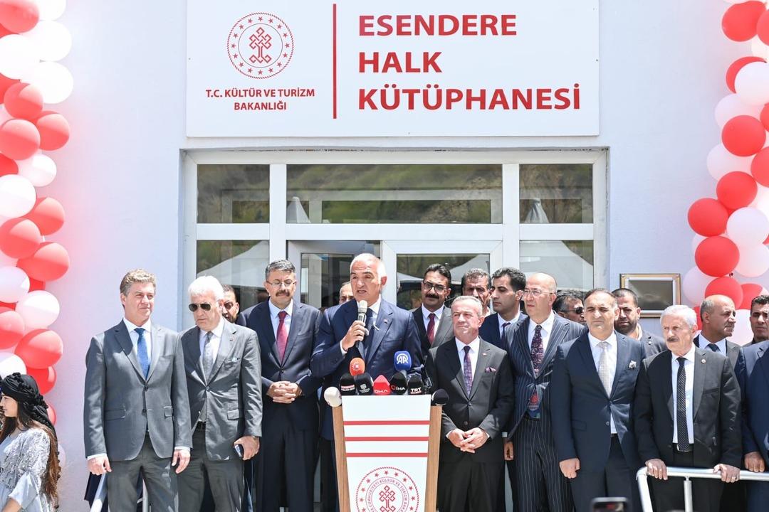 Bakan Ersoy "Terörsüz Türkiye"de Hakkari ye çıkarma yaptı! “Bu coğrafya artık terörle değil yatırımlarla, başarılarla, kültürle ve turizmle anılıyor” 2