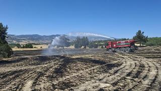 Hisarcık'ta biçerdöverden kaynaklanan yangın 30 dekar alanı kül etti