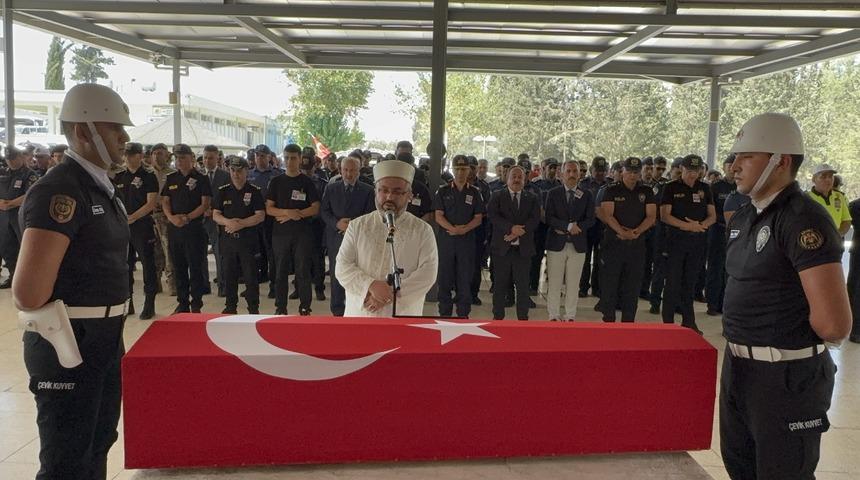 Adana'da kalp krizi sonucu ölen polis memurunun cenazesi defnedildi