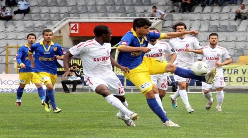 Karab&uuml;kspor fark attı!