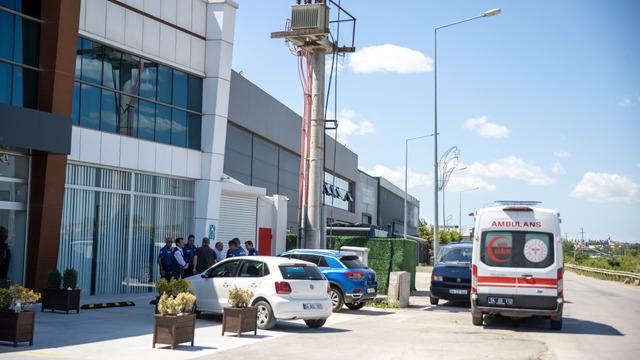 Sakarya'da iş yerindeki asma tavan çöktü: 3 kişi yaralandı