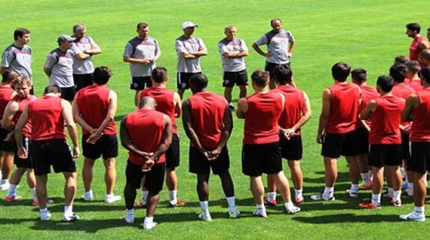 Karab&uuml;kspor'un kadrosu şekilleniyor