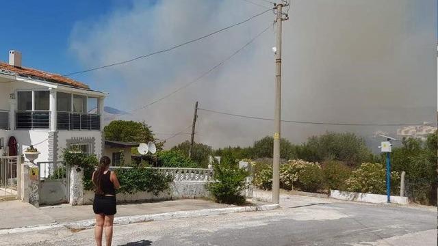 İzmir'de orman yangını... Çeşme’de 2 mahalle tahliye edildi