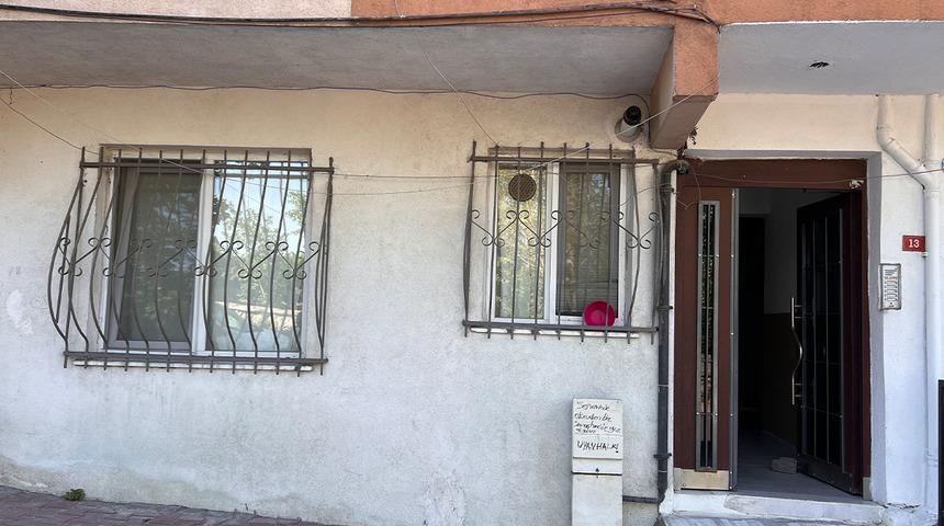 Yalnız yaşadığı evinde cansız bedenine ulaşıldı! "Evden koku geldiğini, içerde sinek olduğunu söylediler"