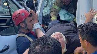 Kamyonet ile panelvan kafa kafaya çarpıştı: 1 yaralı