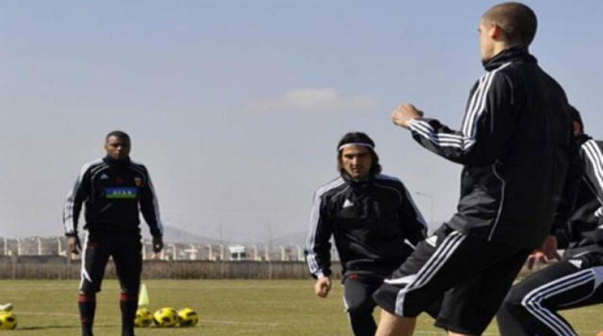 Eren ve Santana idmanda!