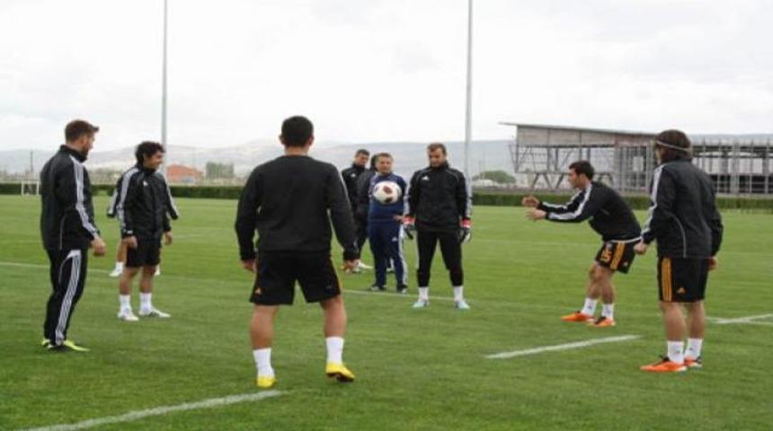 Kayseri'de 4 futbolcu g&ouml;nderildi!