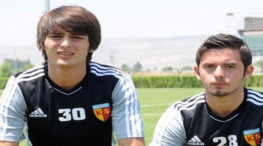 Engin ve Oktay imzaladı!