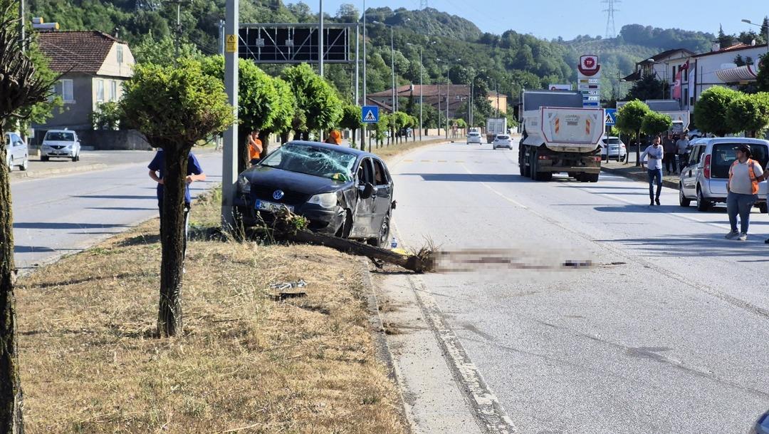 Düzce de kamyon ile otomobil çarpıştı: 11 yaşındaki çocuk hayatını kaybetti 1