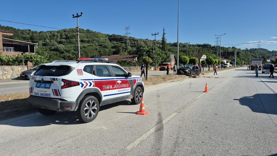 Düzce de kamyon ile otomobil çarpıştı: 11 yaşındaki çocuk hayatını kaybetti 2