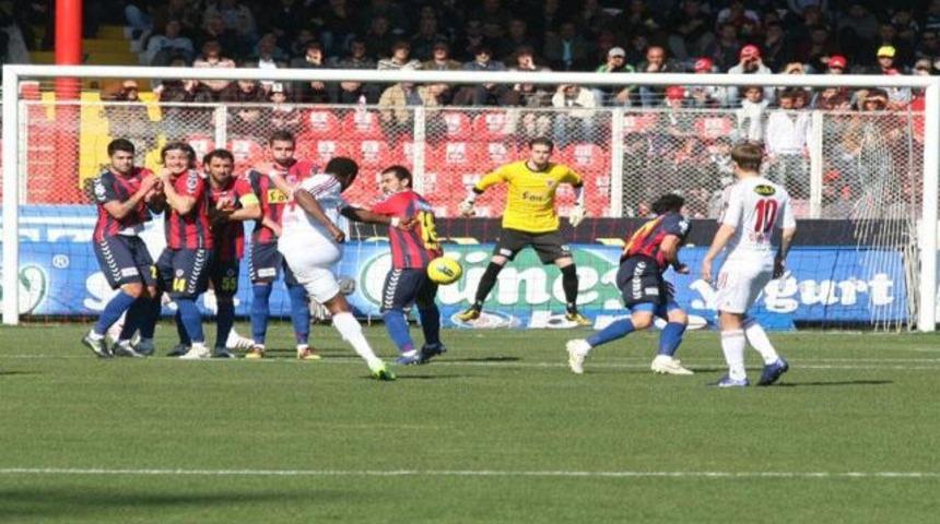 Sivasspor play-off'a y&uuml;r&uuml;yor!