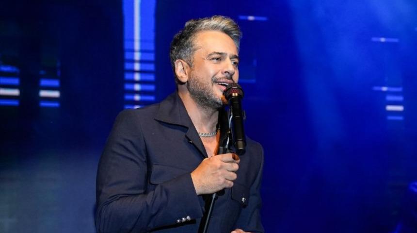 Emre Altuğ'un partneriyle aynı dondurmayı yaladığı klip tepki çekti! Sosyal medyada yorum yağdı! ''Hiç hoş değil''