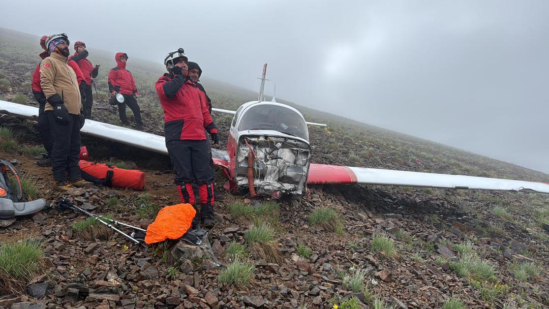 Düşen uçaktan acı haber!  Vali duyurdu: Pilot öldü, yanındaki kişi yaşıyor 13