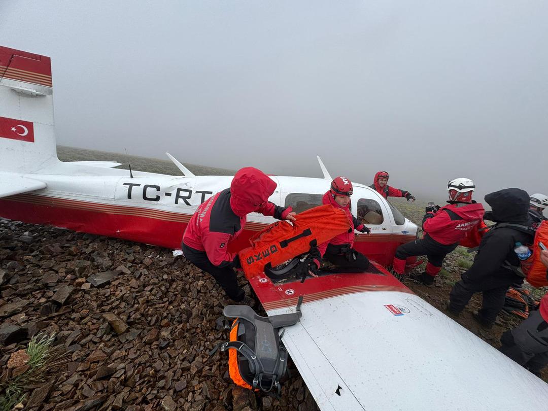 Düşen uçaktan acı haber!  Vali duyurdu: Pilot öldü, yanındaki kişi yaşıyor 15